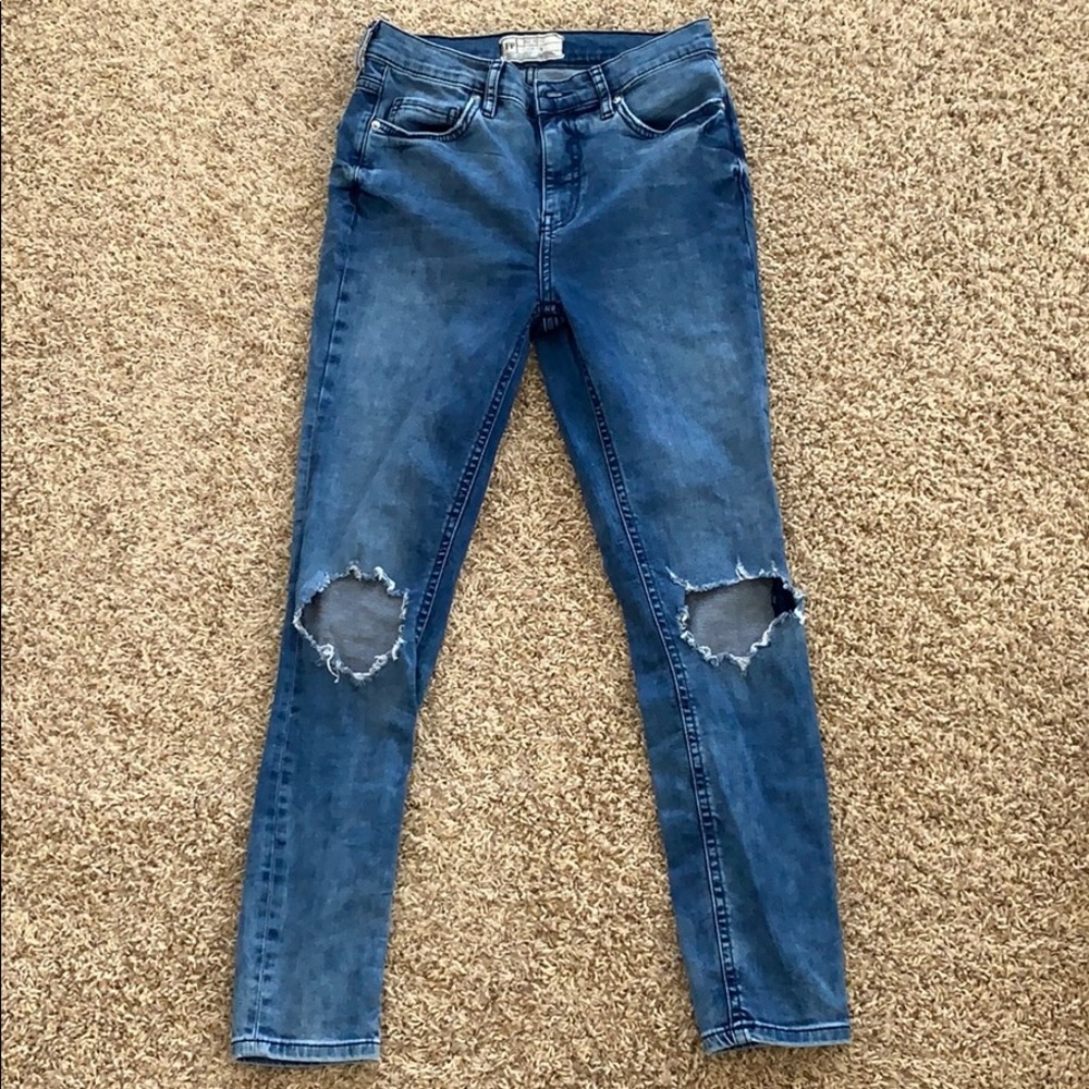 FREE PEOPLE high waisted skinny jeans ripped knees